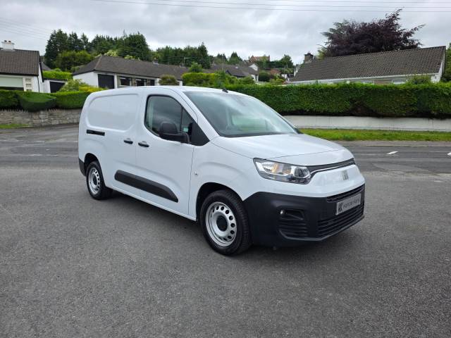 Fiat Doblo 1.5 BlueHDi 1000Kg Maxi LWB Euro 6 (s/s) 6dr Panel Van Diesel Red